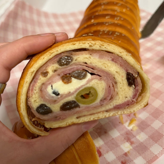 Pan de jamón con queso crema